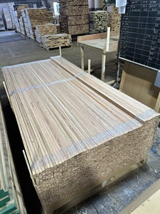 Moulure personnalisée en bois massif Garniture d'armoire de cuisine Plinthe moderne pour villa et hôtel Plinthe Mobilier durable et écologique - Product Image 4