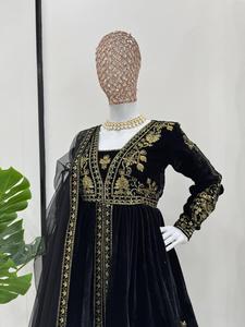 Presentando Heavy Designer New Kurti-palazzo Set Top de terciopelo pesado de buena calidad con hermoso Palazzo de terciopelo bordado y pesado - Product Image 5