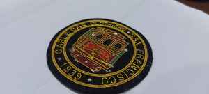 Étiquettes de vêtement élégantes et durables en polyester, patchs d'emblèmes britanniques brodés à la main avec des badges Wok en fil métallique tissé - Product Image 5