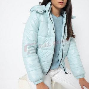 Chaqueta Acolchada con Capucha para Mujer, Resistente al Agua, Forro de Nailon Transpirable, Corte Ajustado, Acabado de Alta Calidad - Product Image 1