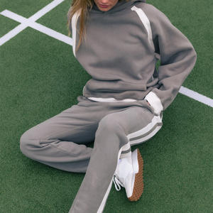 Survêtements zippés personnalisés pour femmes avec impression d'étiquette de broderie de logo et options de marque pour les vêtements décontractés ou de sport - Product Image 5