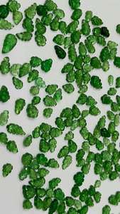 Feuilles sculptées en tsavorite de qualité supérieure, pierre précieuse en tsavorite de qualité supérieure, feuilles magnifiquement sculptées, produit en vrac, fait à la main - Product Image 2