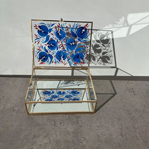 Cajas de anillos de joyería de cristal de forma cuadrada pintadas a mano con acabado dorado, Perfectas para almacenar anillos, collares y accesorios finos - Product Image 1