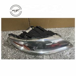 Los Faros Delanteros eran Lámparas Halógenas y Luces Altas para AUDI Q7 - Product Image 4
