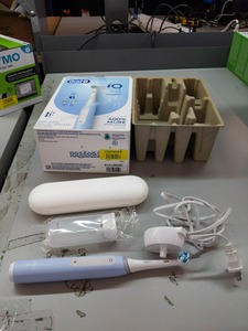 Comprar Original Oral B iO Serie 3 Edición Limitada cepillo de dientes eléctrico con cabezales, sensor de presión suave, recargable para la venta - Product Image 3