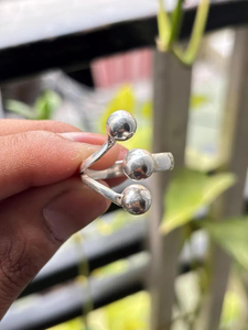 Bague ajustable à trois boules en argent sterling 925 faite à la main, bijoux minimalistes pour femmes au prix d'usine - Product Image 3