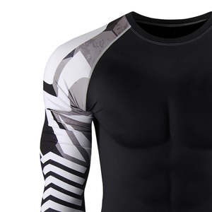 Taux réglable Hommes Rash Guard Conceptions entièrement personnalisées Top Tendance confortable Respirant Hommes Rash Guard avec Qualité Premium - Product Image 5