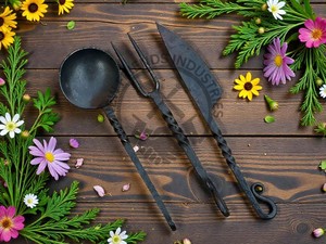 Nouvelle édition Ensemble de couverts médiévaux forgés par un forgeron Ensemble d'ustensiles de cuisine et de salle à manger décoratifs uniques avec poignée torsadée pour le camping - Product Image 4