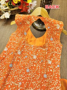 Ensemble Salwar Kameez réversible trois pièces en tissu Faux Georgette multicolore avec broderie avant et arrière et dupatta assortie pour les fêtes - Product Image 5