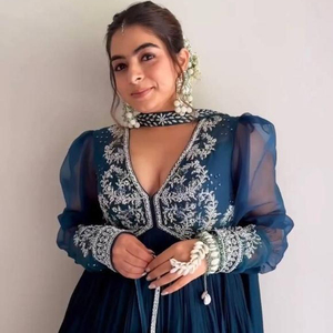 Robe Ethnique Anarkali Georgette Brodée Qualité Premium (* 4 Mtr Flair) Georgette Lourde Avec Broderie et Couture Fantaisie - Product Image 1