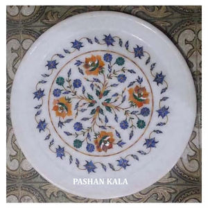 Plaque décorative en marbre blanc indien de forme ronde unique de conception incrustée de fleurs créatives faites à la main pour la vente en ligne - Product Image 1