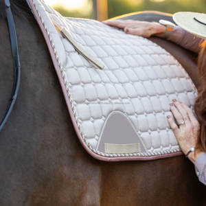 Almohadilla de sillín de equitación de tela brillante OEM almohadillas ecuestres personalizadas con estilo de moda para caballos - Product Image 6