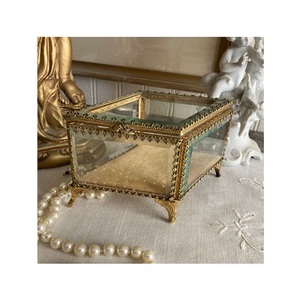 Boîte à bijoux personnalisée en verre antique et laiton avec design unique boîtes à bijoux en métal exportateur en gros emballé dans un carton - Product Image 1