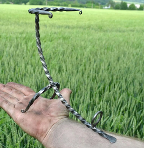 Cuerno vikingo para beber con soporte de metal pintado Producto de artesanía natural - Product Image 2