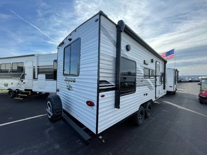 VENDEDOR VERIFICADO DE J-a-y-c-o J-a-y F-l-i-g-h-t Slx 210QB USADO DEL 2026 DISPONIBLE PARA LA VENTA - Product Image 4