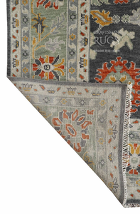 Tapis artisanal de style persan fait main avec de riches motifs floraux et une finition brodée décorative pour la décoration du sol - Product Image 4