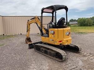Miniexcavadoras CAT 302.7CR 2024, excavadora pequeña, perfecta para construcción, paisajismo y trabajos pesados, con rendimiento hidráulico compacto. - Product Image 5