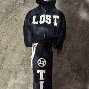 Conjunto de Chándal Personalizado Unisex de Invierno con Capucha, Estilo Urbano, de Algodón 100% Pesado, Lavado Ácido, con Parches Bordados y Efecto Desgastado - Product Image 3