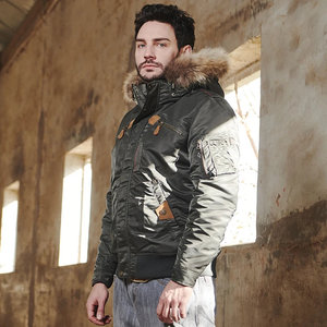 Veste d'hiver chaude et imperméable avec garniture en fourrure naturelle sur le capuche - Product Image 2