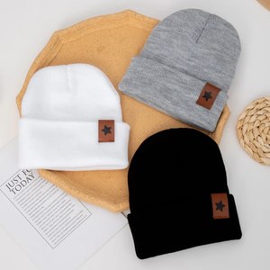Gorro supersuave de algodón acrílico con etiqueta de estrella, turbante de punto sólido para Otoño e Invierno para niños y niñas, personalizable al por mayor - Product Image 1