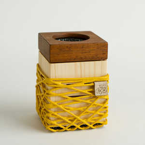 เตาเผาเครื่องหอมไม้มะม่วงทรงสี่เหลี่ยม เป็นมิตรกับสิ่งแวดล้อม พร้อมลวดตกแต่งสีชมพู ดีไซน์ทำมือ และฝาปิดที่ถอดออกได้ - Product Image 6