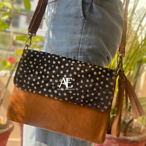 Bolso cruzado de Piel reciclada para mujer, bandolera de piel con estampado Animal artesanal, Color rechoncho - Product Image 1