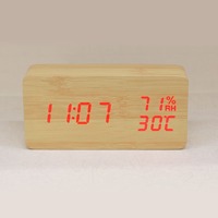Hölzerner Digitaler Wecker LED-Tischuhr mit Temperatur- und Feuchtigkeitsanzeige 3 Alarme Sprachsteuerung Einstellbare Helligkeit
