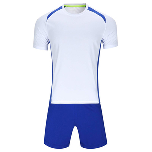 เสื้อฟุตบอลสั่งทำพิเศษ ขายดี แขนสั้น ผ้าโพลีเอสเตอร์ 100% แห้งเร็ว ป้องกันแบคทีเรีย ชุดฟุตบอล รับสกรีนโลโก้ - Product Image 4