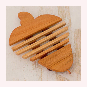 Bandeja de cocina de madera hecha a mano con tapa Solución de salvamanteles todo en uno con atractivo estético atemporal - Product Image 4