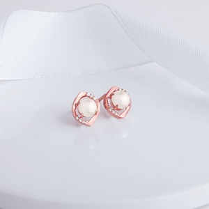 Boucles d'oreilles perlées en or rose - Product Image 3