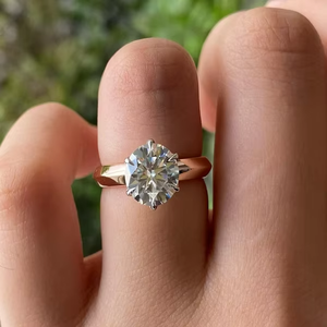 Bague de fiançailles de luxe classique en or jaune 14 carats avec diamant de laboratoire taille ronde 2 carats certifié IGI, clarté VVS, pour femme, idéale pour mariage et soirée - Product Image 1