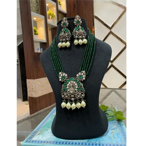Ensemble de collier et boucles d'oreilles en laiton élégant et raffiné, avec des perles multicouches et un design Kundan, look mignon pour les mariages des femmes - Product Image 1