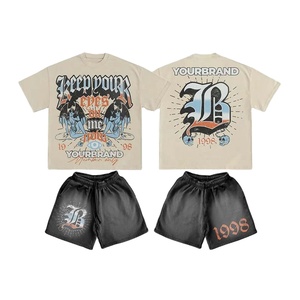 Ensemble d'été deux pièces pour homme, personnalisé OEM, avec impression DTG, style vintage délavé au soleil et à l'acide, comprenant un t-shirt à manches courtes et un short de survêtement - Product Image 1