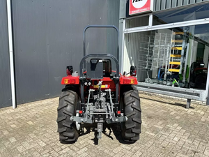 Tracteur agricole compact Massey Ferguson 1740E, 21 CV, 4 roues motrices, transmission hydrostatique - Product Image 3