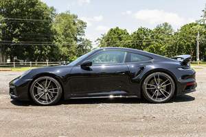 2024   PO O R S C H E     911   Turbo  .S. Coupé, Bajo Kilometraje, Caja de Cambios Automática, Volante a la Izquierda, Neumáticos R20, Estado Oscuro - Product Image 5