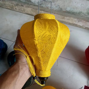 Linterna de seda plegable colorida hecha a mano en Vietnam, perfecta para la decoración del hogar, fiesta de boda y celebración de Año Nuevo vietnamita - Product Image 1