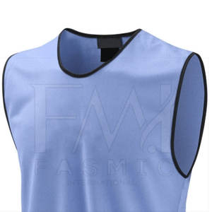 Gilet d'entraînement de football réversible avec décolleté profond, bavoir de football respirant, modèle personnalisé, options grande taille, meilleures ventes - Product Image 5