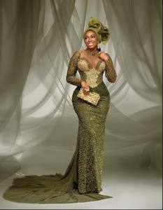 Robe de bal romantique en satin à épaules dénudées avec broderie florale Silhouette trapèze douce et décoration de motif de fête - Product Image 1