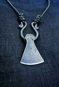 Mode populaire Viking corbeau ailes pendentif collier nordique Odin corbeau Torr Viking métal pendentif fabricant ventes directes 2024 - Product Image 3