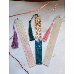 Marcapáginas de resina hecho a mano con flores secas y purpurina, marca de libro de resina epoxi única, regalo para lectores, estudiantes, profesores - Product Image 2