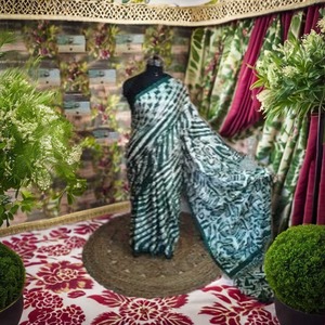 Saree de seda indio tradicional elegante con blusa duradera, prenda resistente a las manchas, ropa paquistaní hecha a mano - Product Image 1