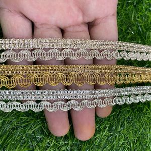 Bordure en dentelle française de luxe couture délicate cousue à la main avec détail filaire pour les voiles de robe de mariée hérités et la mode sur mesure - Product Image 2