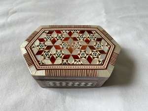 Boîte à bijoux de luxe en bois fait main avec incrustation de nacre, motif floral moderne, organisateur de rangement décoratif pour bagues - Product Image 5