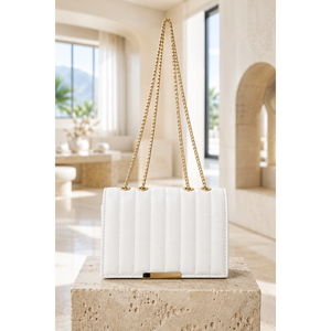 Bolso de cuero blanco con patrón acolchado y correa de cadena - Product Image 1