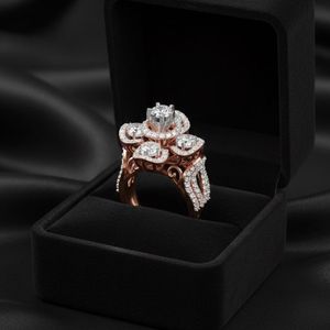 Bague royale élégante en diamant pour femme, bijoux vintage luxueux pour mariage, fiançailles, anniversaire ou fête - Product Image 1