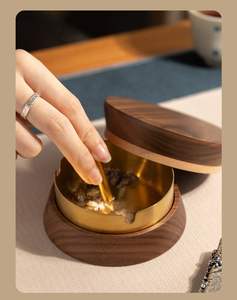 Cendrier en bois moderne de haute qualité, utilisé pour les fumeurs et améliorant l'attrait esthétique de tout espace - Product Image 1