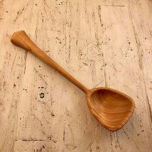 Louche en bois artisanale, finition lisse, durable, manche long, résistante à la chaleur, ustensile de cuisine naturel pour cuisiner et servir - Product Image 2