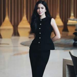 เสื้อกั๊กคริสตัลคอลเล็คชั่นฤดูใบไม้ร่วงทรงเสน่ห์สำหรับเสื้อผ้าสตรีสไตล์หรูหราผลิตในเวียดนาม - Product Image 1