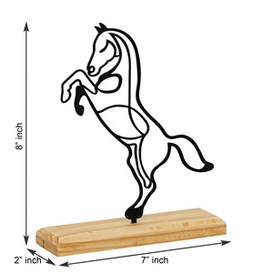 Sculpture de cheval en métal noir élégant sur socle en bois, objet d'art artisanal moderne, rehaussant les intérieurs avec un style intemporel - Product Image 2