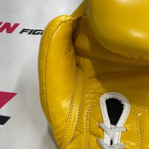 Guantes de Boxeo Fly Superlace Pro X 2 para Entrenamiento y Sparring, de Cuero Vacuno Auténtico - Amarillo - Product Image 5